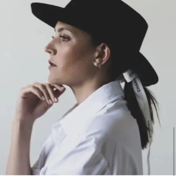 Dior Ribbon White With Gold Lettering - Picture 5 of 5